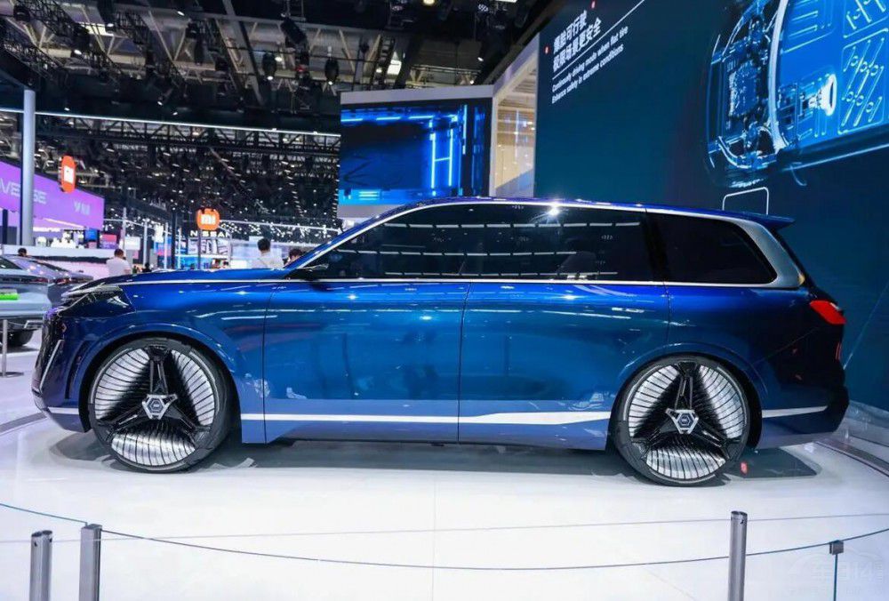 ����܇չ��ը�ѵ�SUV���������c(di��n)̫����