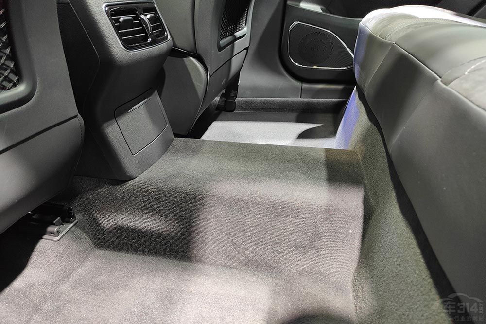 20�f�ISUV���x̽�����t��HS5��ԒҪ�f