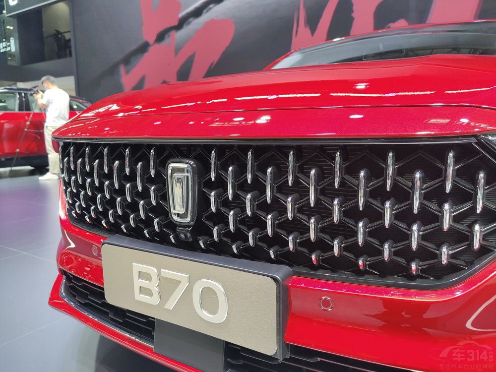 ȫ�µ��������vB70�@C-NCAP���ǰ�ȫ܇