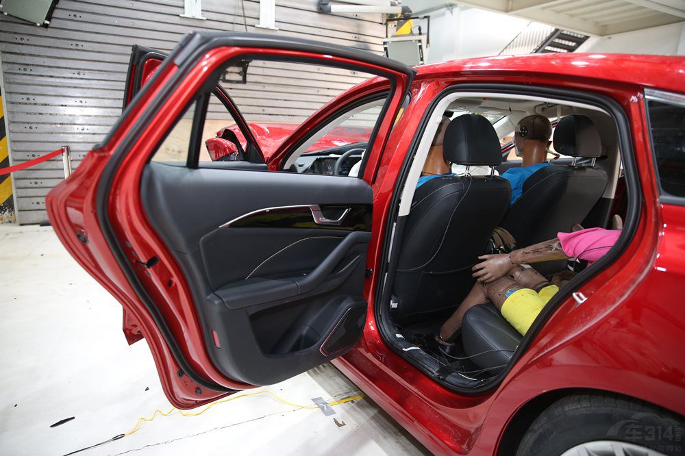 ȫ�µ��������vB70�@C-NCAP���ǰ�ȫ܇