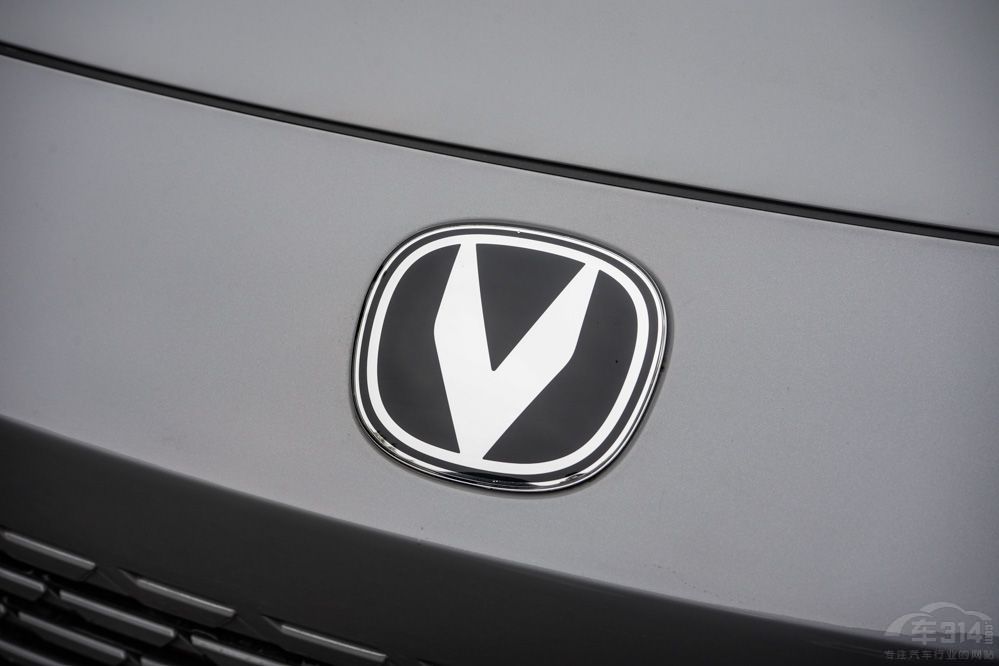 �o�����I��ô�x UNI-V��Ȼ�����ϵ�x��