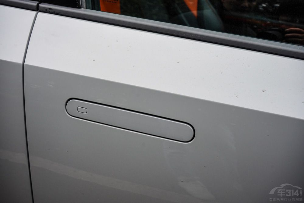 �o�����I��ô�x UNI-V��Ȼ�����ϵ�x��