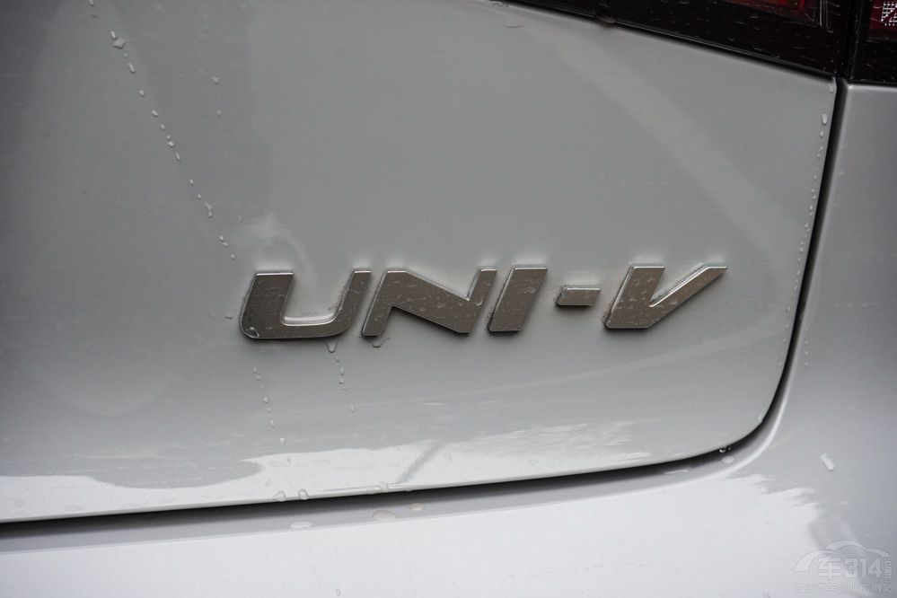 �o�����I��ô�x UNI-V��Ȼ�����ϵ�x��