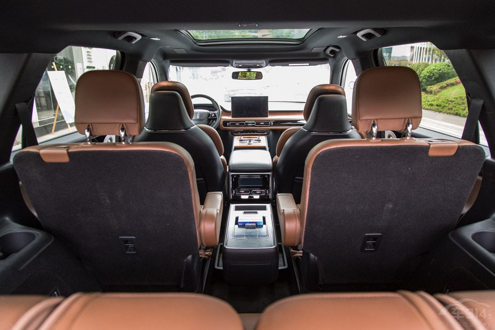 BBA����������������@�����д���SUV