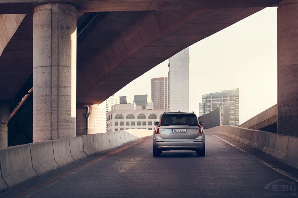 BBA����������������@�����д���SUV