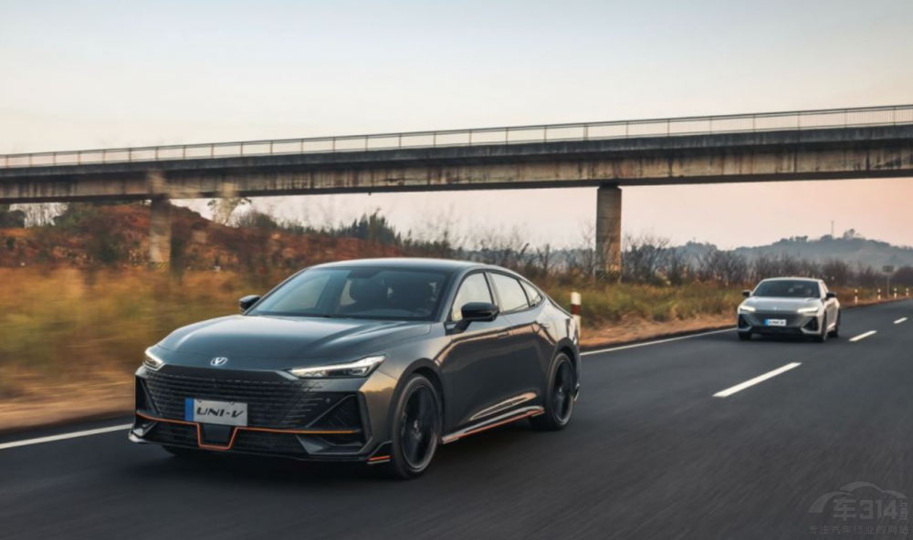 ���ǂ�(g��)��֮�x���L��UNI-V��˼���l���㣿