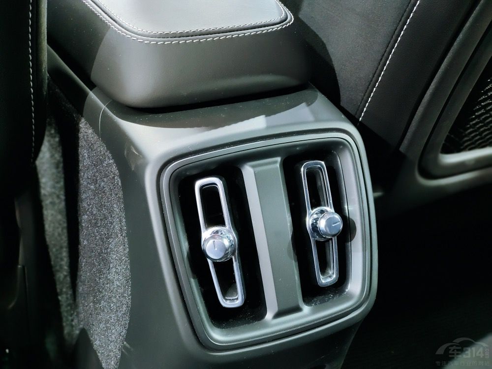 ��ϵ�c���W���A���Q XC40��CR-V��ô�x��