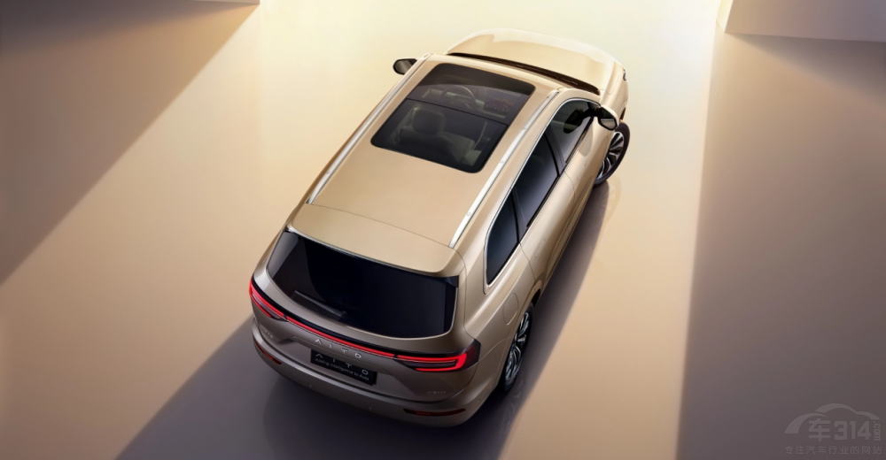 ��м����ONE ����M7�c����L9������Σ�