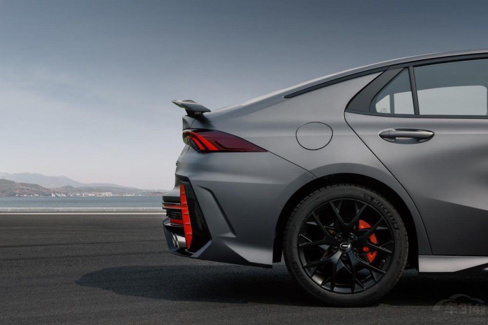 �xӰ��R-styleِ����߀���L(zh��ng)��UNI-V 1.5T��