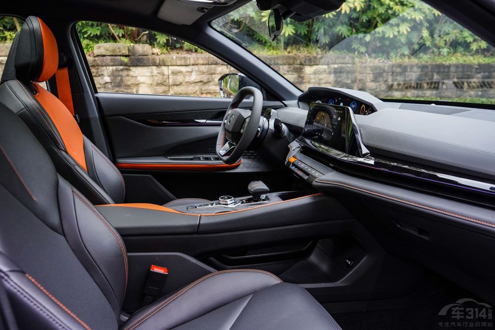 �xӰ��R-styleِ����߀���L(zh��ng)��UNI-V 1.5T��