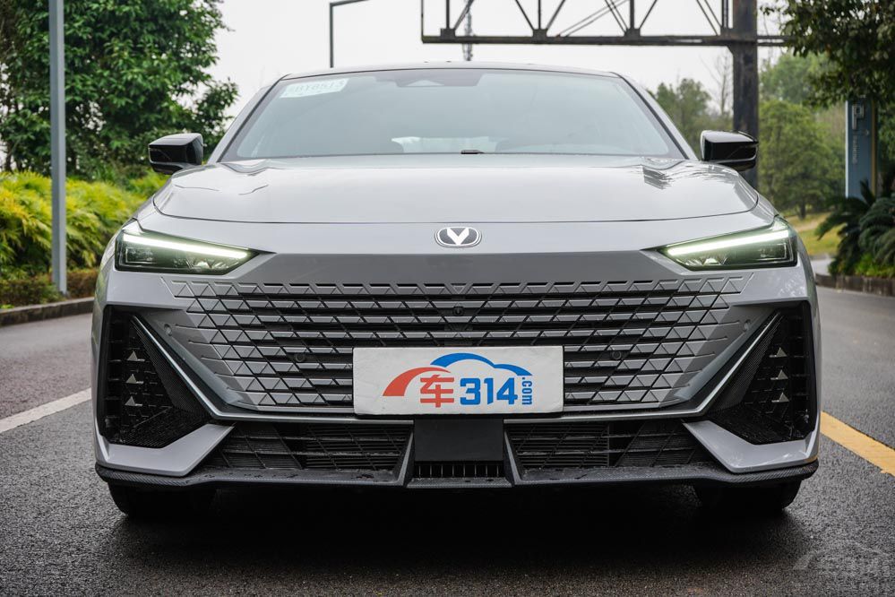 �xӰ��R-styleِ����߀���L(zh��ng)��UNI-V 1.5T��