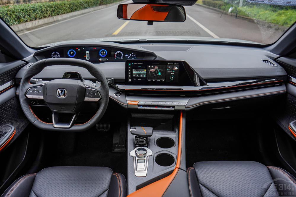 �xӰ��R-styleِ����߀���L(zh��ng)��UNI-V 1.5T��