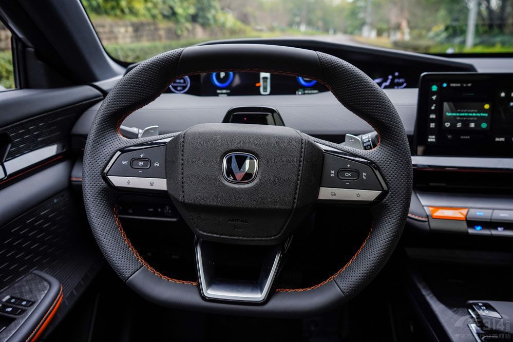 �xӰ��R-styleِ����߀���L(zh��ng)��UNI-V 1.5T��