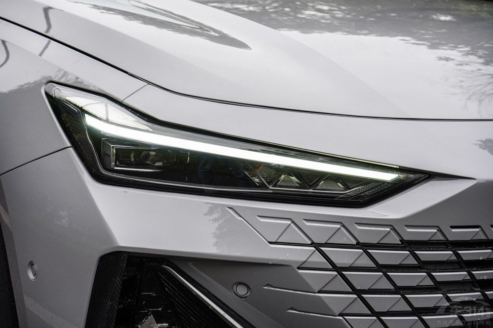 �xӰ��R-styleِ����߀���L(zh��ng)��UNI-V 1.5T��