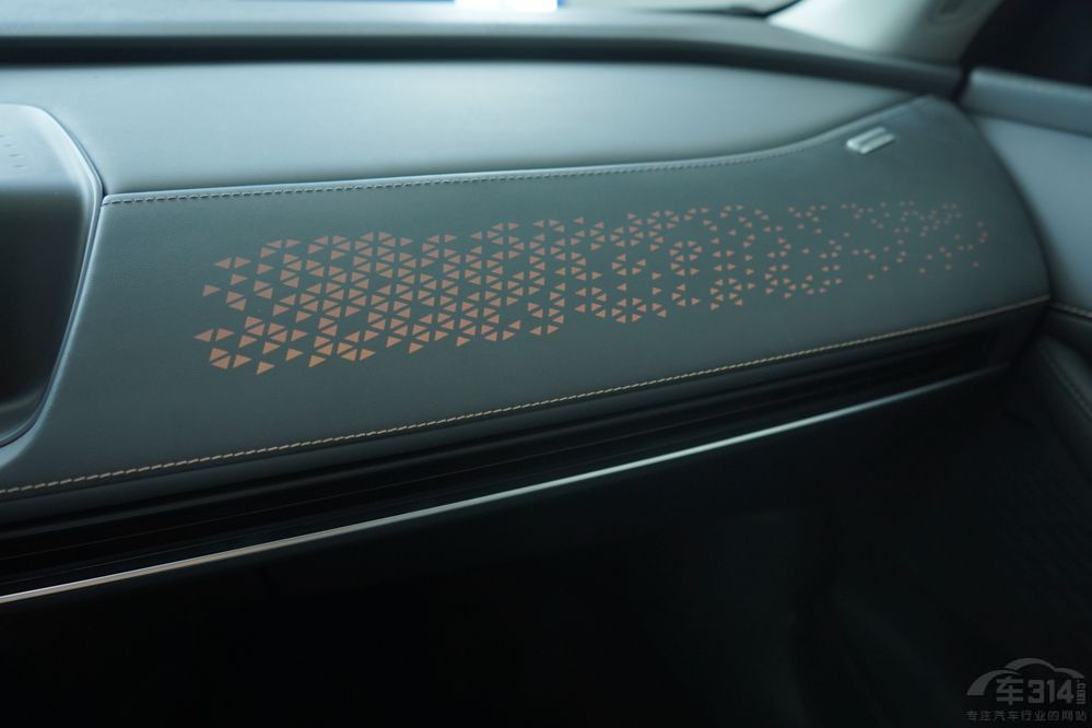 ����С���� ���{SL03�͆���D60EV�l������