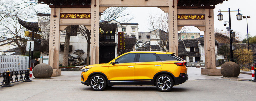 ����f(shu��)���vT77 PRO�����p�˵ĵ�һ��SUV