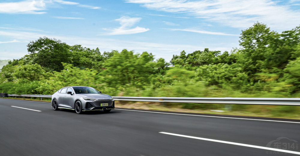 ��ȫ���ǡ������}�� ���x�L(zh��ng)��UNI-VӲ�ˌ�(sh��)��