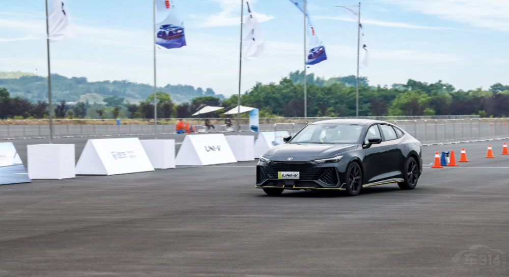 ��ȫ���ǡ������}�� ���x�L(zh��ng)��UNI-VӲ�ˌ�(sh��)��