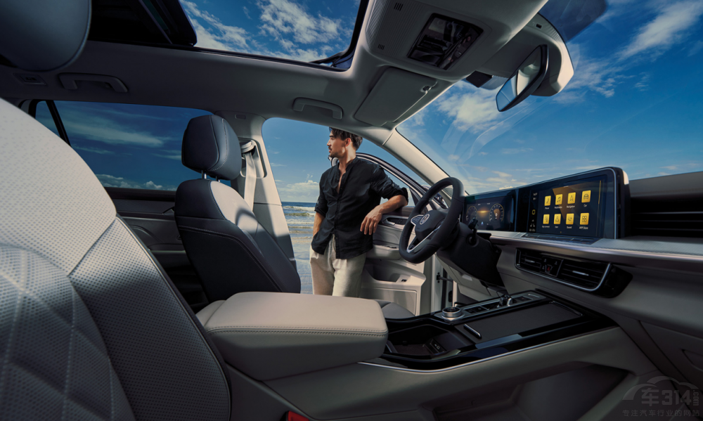 SUV�Ј�ӭ����M������ �󱊔�Ѳ�ж���(qi��ng)��