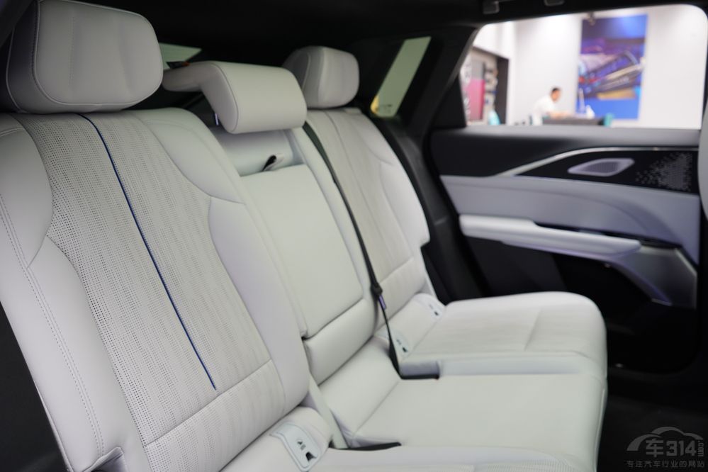 ε��(l��i)EC7��(du��)�ȄP������LYRIQ�J��ԓ�x�l(shu��)��