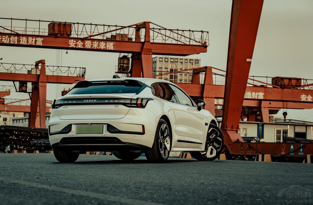 �O�001����Model Y����һ�c����������