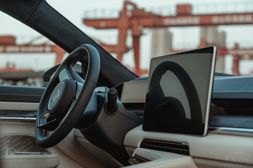 �O�001����Model Y����һ�c����������