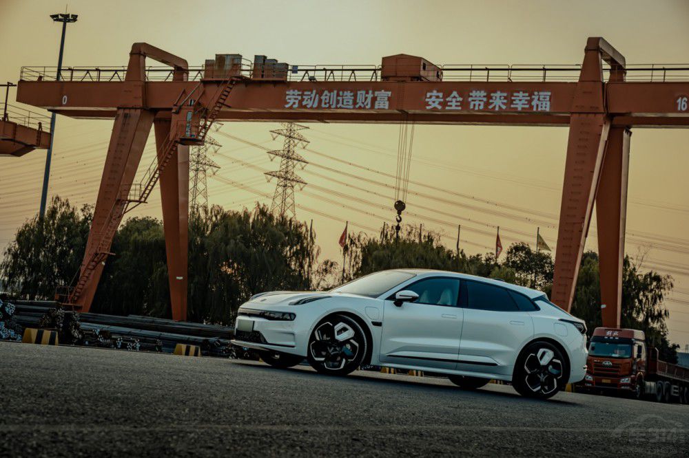 �O�001����Model Y����һ�c����������