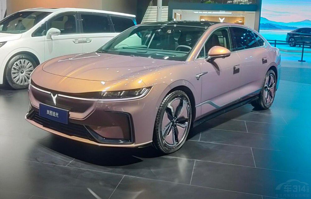 誰說非得買SUV 上海車展這三款轎車不錯 誰說非得買SUV 上海車展這三款轎車不錯