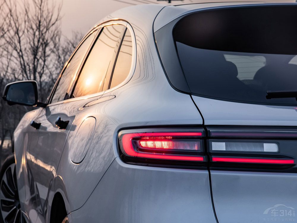 ����U8�I(l��ng)� ������a(ch��n)SUV�P�c(di��n) �|(zh��)���^Ӳ