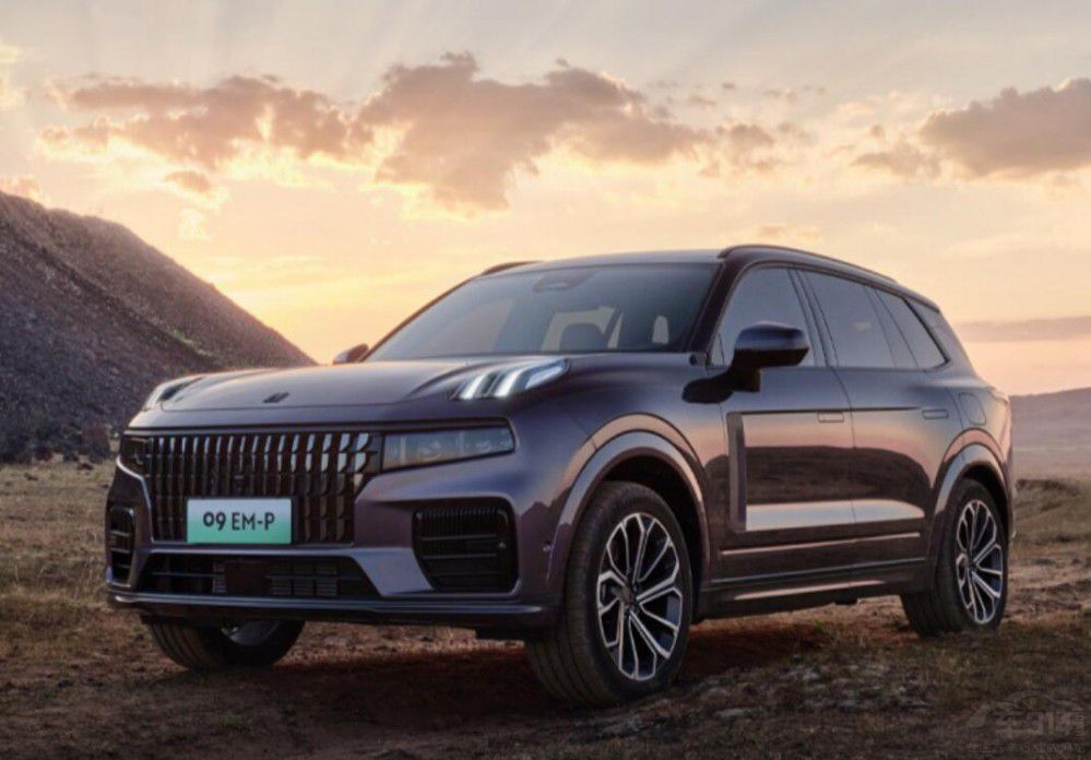 ���T������SUV�N�ݣ�����30�f�������£�