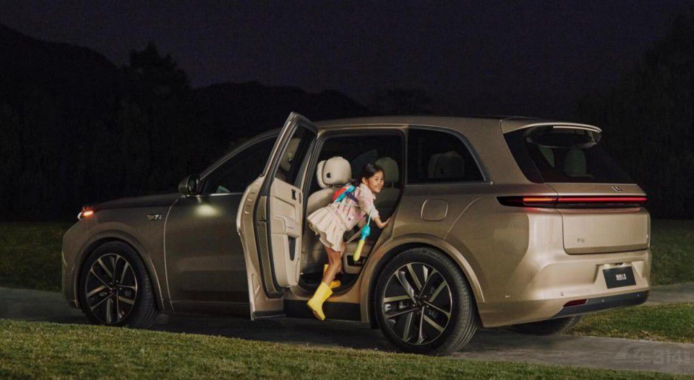 ��(sh��)�����ϵĎ׿�30�f��(j��)�e���a(ch��n)SUV�P�c(di��n)��