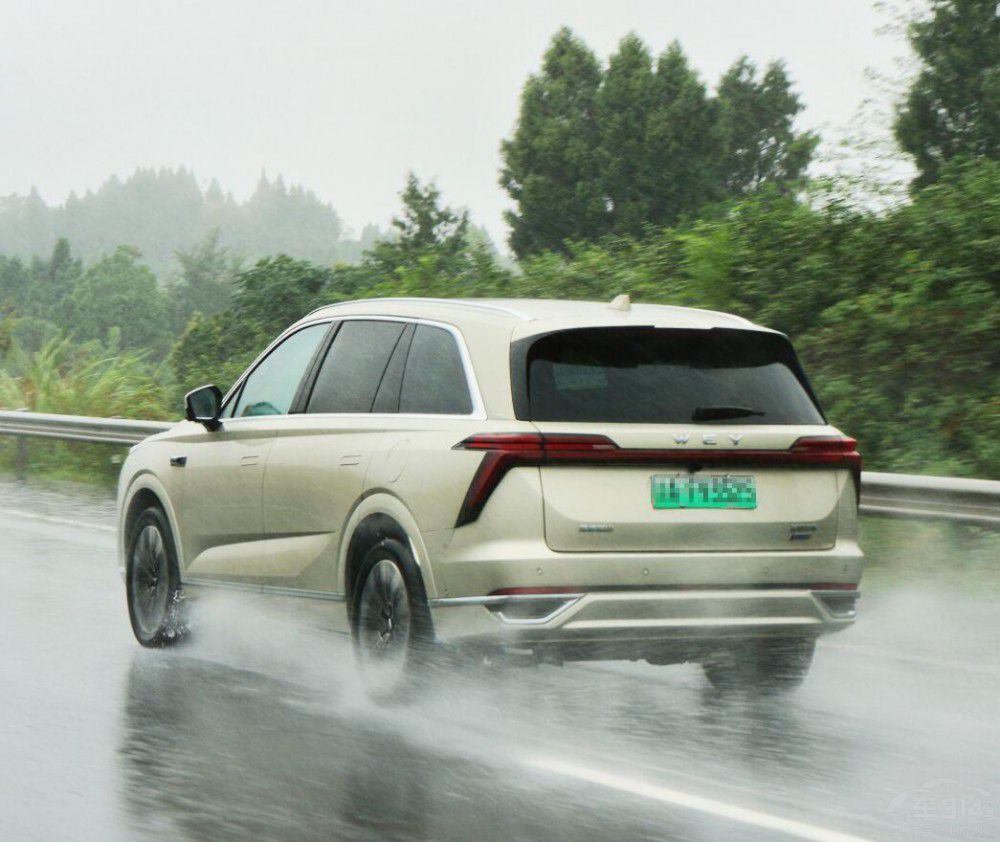 ��(sh��)�����ϵĎ׿�30�f��(j��)�e���a(ch��n)SUV�P�c(di��n)��