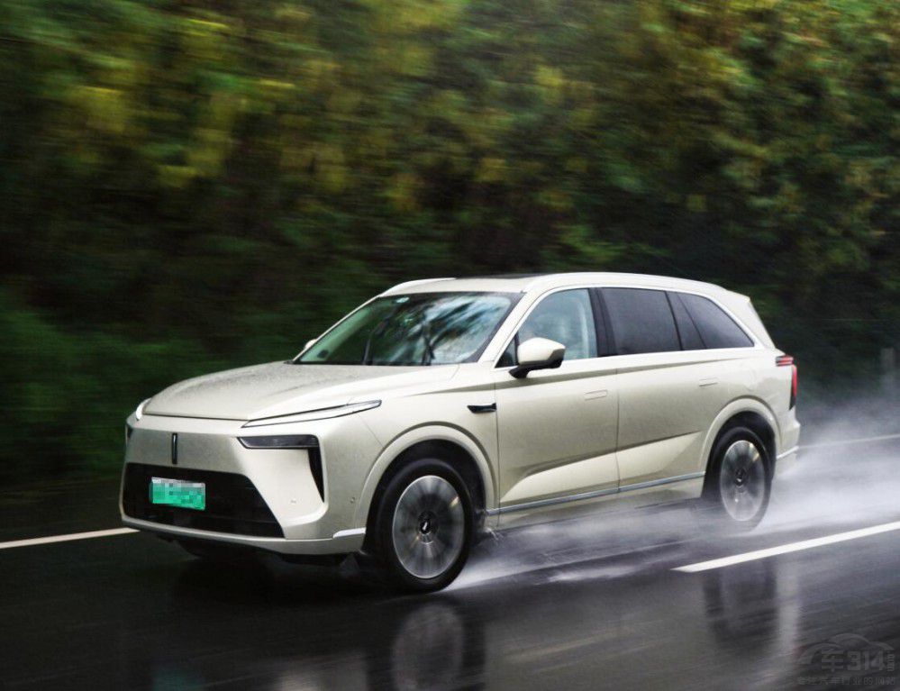 ��(sh��)�����ϵĎ׿�30�f��(j��)�e���a(ch��n)SUV�P�c(di��n)��