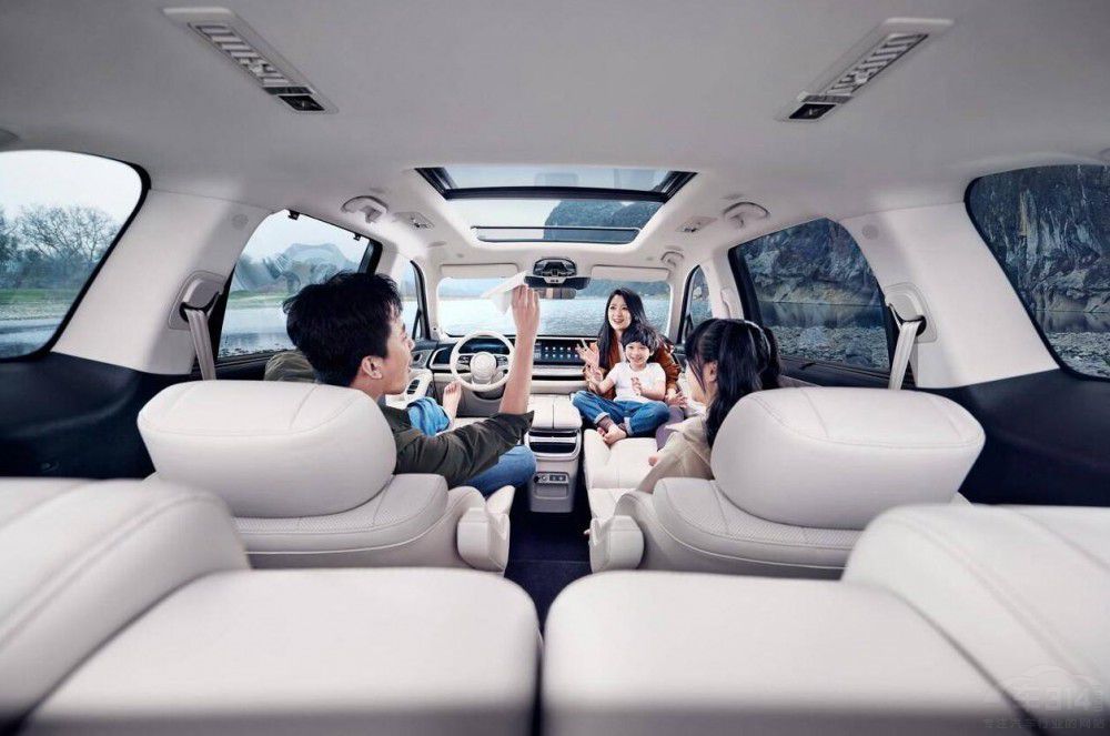 ��(sh��)�����ϵĎ׿�30�f��(j��)�e���a(ch��n)SUV�P�c(di��n)��