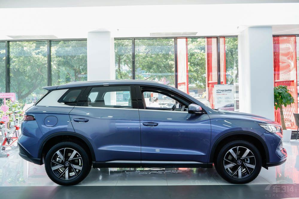 8���˚�����SUV ��һ����֪�����l�ɣ�