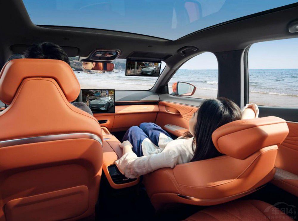 8���˚�����SUV ��һ����֪�����l����