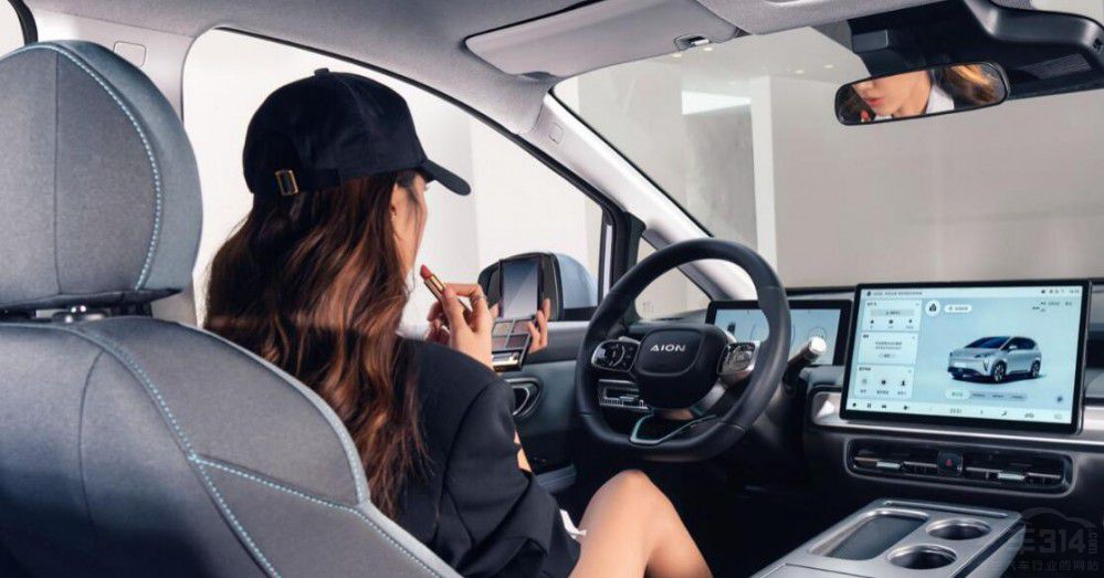 8���˚�����SUV ��һ����֪�����l����