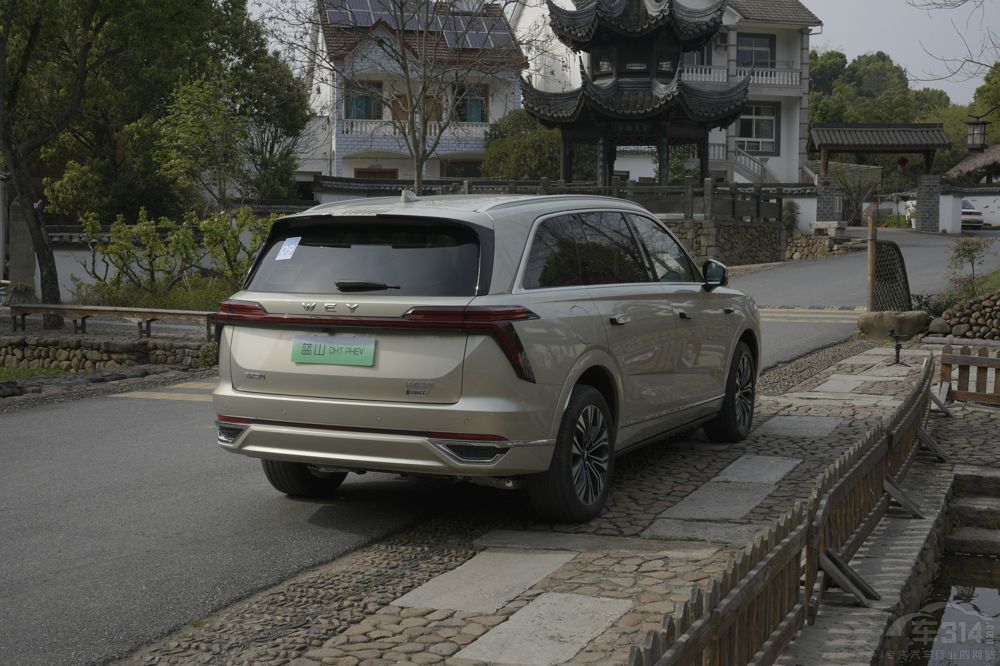 理想L8 問界M7和魏牌藍山哪款你更喜歡? 理想L8 問界M7和魏牌藍山哪款你更喜歡?