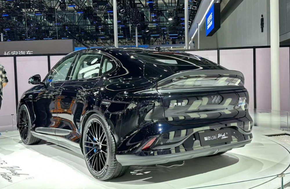 廣州車展3大重磅SUV 智己LS6“全身涂黑” 廣州車展3大重磅SUV 智己LS6“全身涂黑”