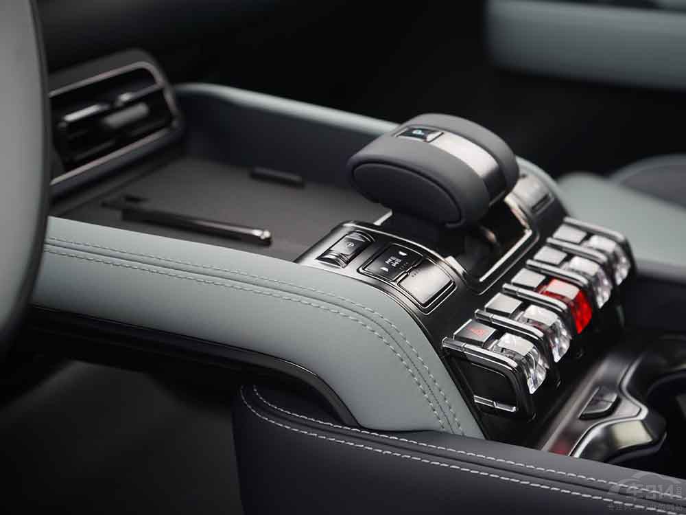 �I���a(ch��n)Ӳ��SUV���J���@3�����r����H��