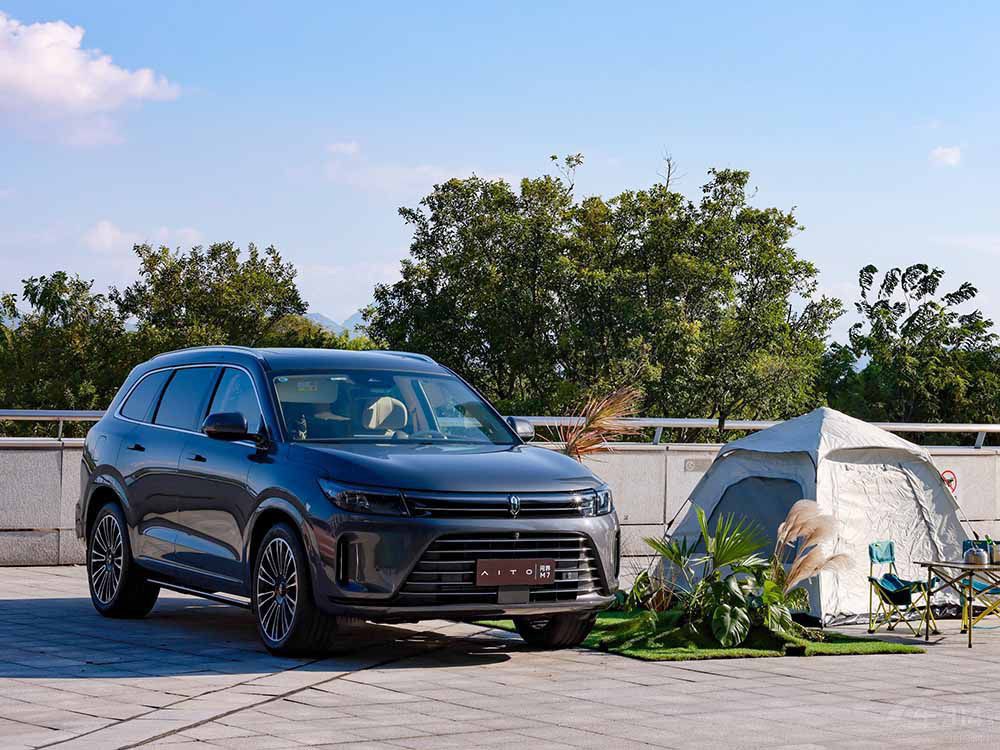 30�fԪ��(n��i)���SUV ����M7������b�b�I��