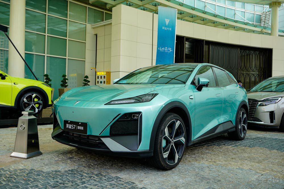 ���������x��]�e 15�fԪ���˚�SUV�N��