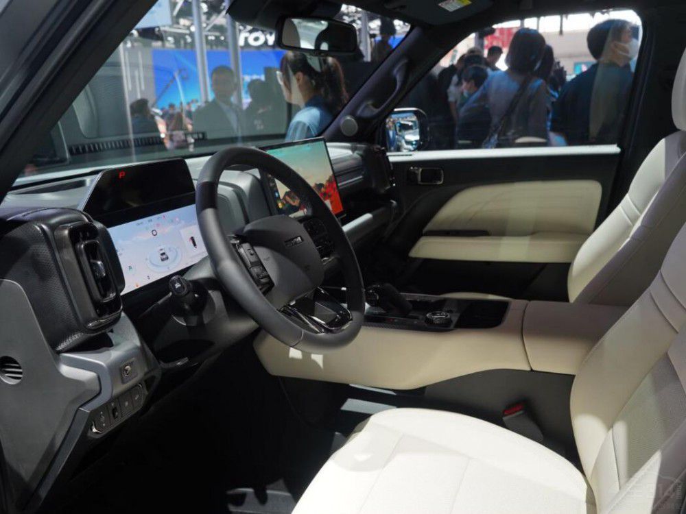 ��н��ͥ�ĵ�һ�vSUV�����^��20�f���