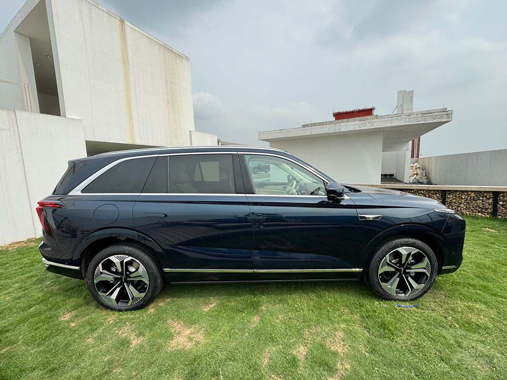 �A(y��)��20���f���I����SUV�����]�@���