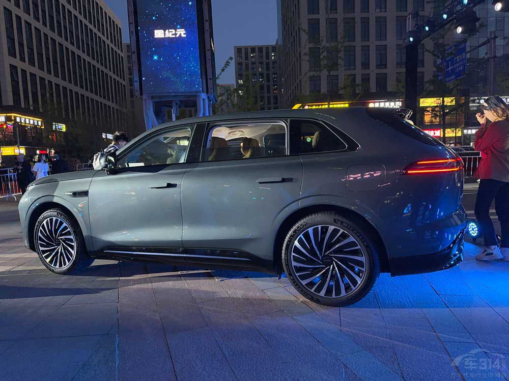 �P(p��n)�c(di��n)���ڸߟ�ȵ�SUV܇��