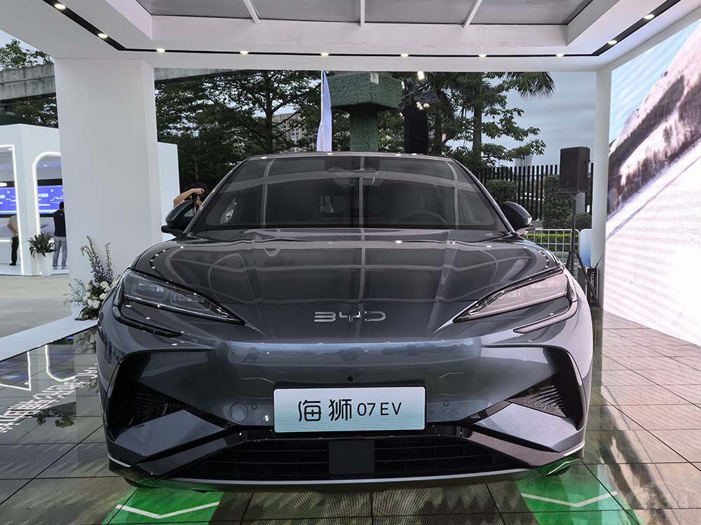 �P(p��n)�c(di��n)���ڸߟ�ȵ�SUV܇��