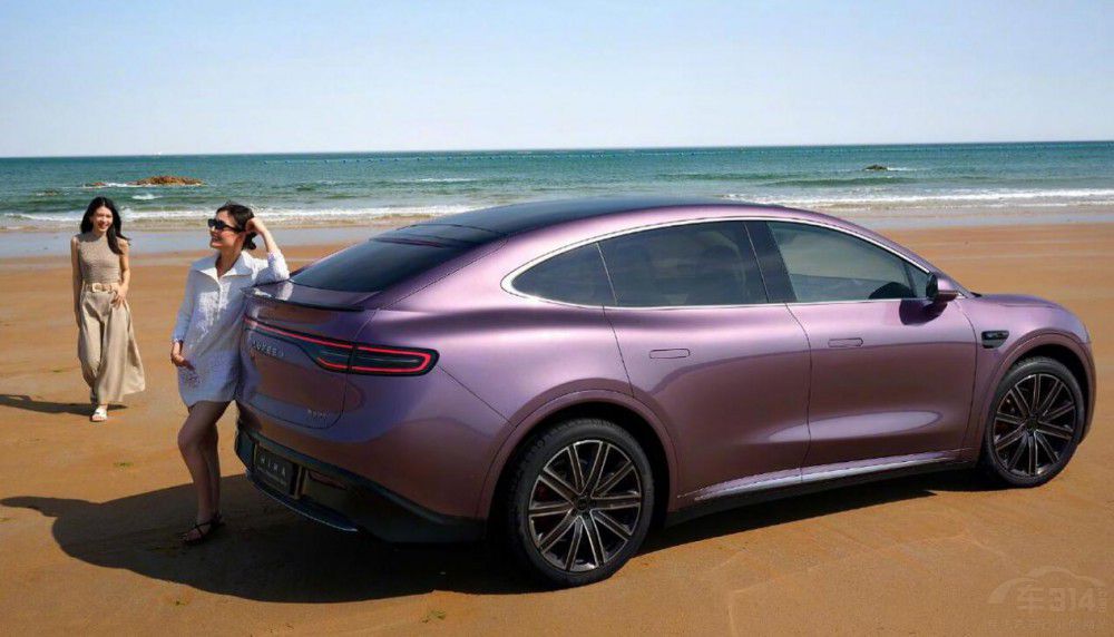 �ɶ�܇չ�����װl(f��)SUV�������°����˚���