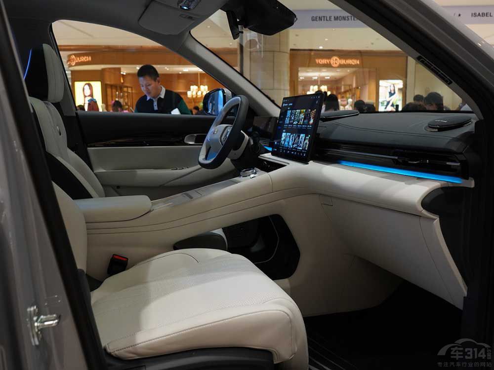 9��SUV���˚��������A(y��)�� 20-30�f�������x��