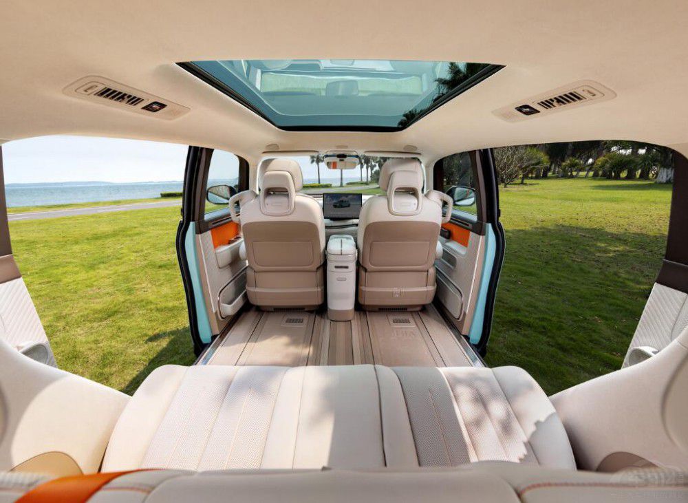 10�·�����Щ�����e�^����܇ 30�f��ס