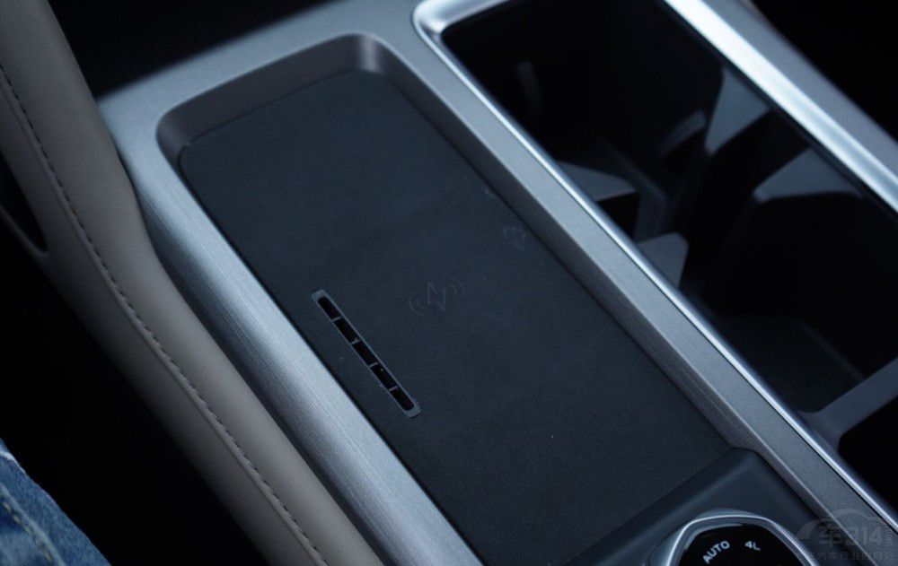 �l�fƤ�����m��Ů���_ �L���C�ֵ�һ����